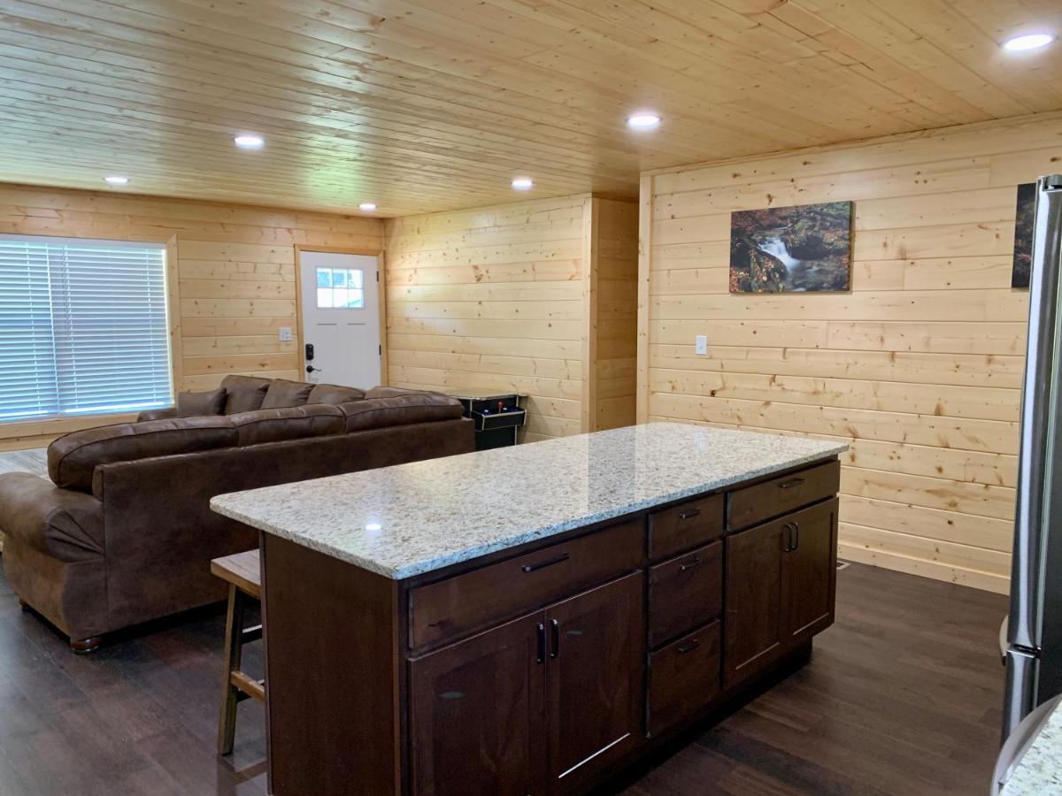 The Brick House: Brand New! 3 Bedroom Home With Private Driveway Pigeon Forge Dış mekan fotoğraf