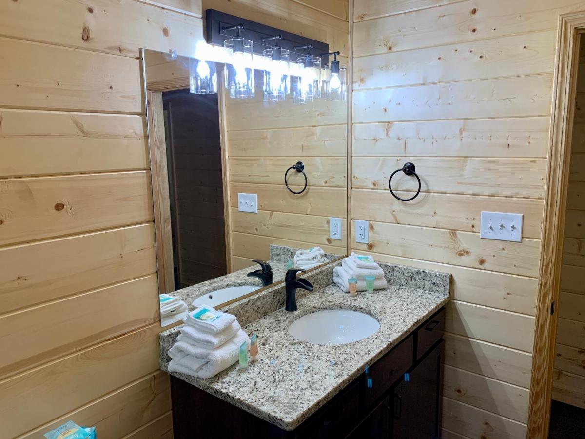 The Brick House: Brand New! 3 Bedroom Home With Private Driveway Pigeon Forge Dış mekan fotoğraf