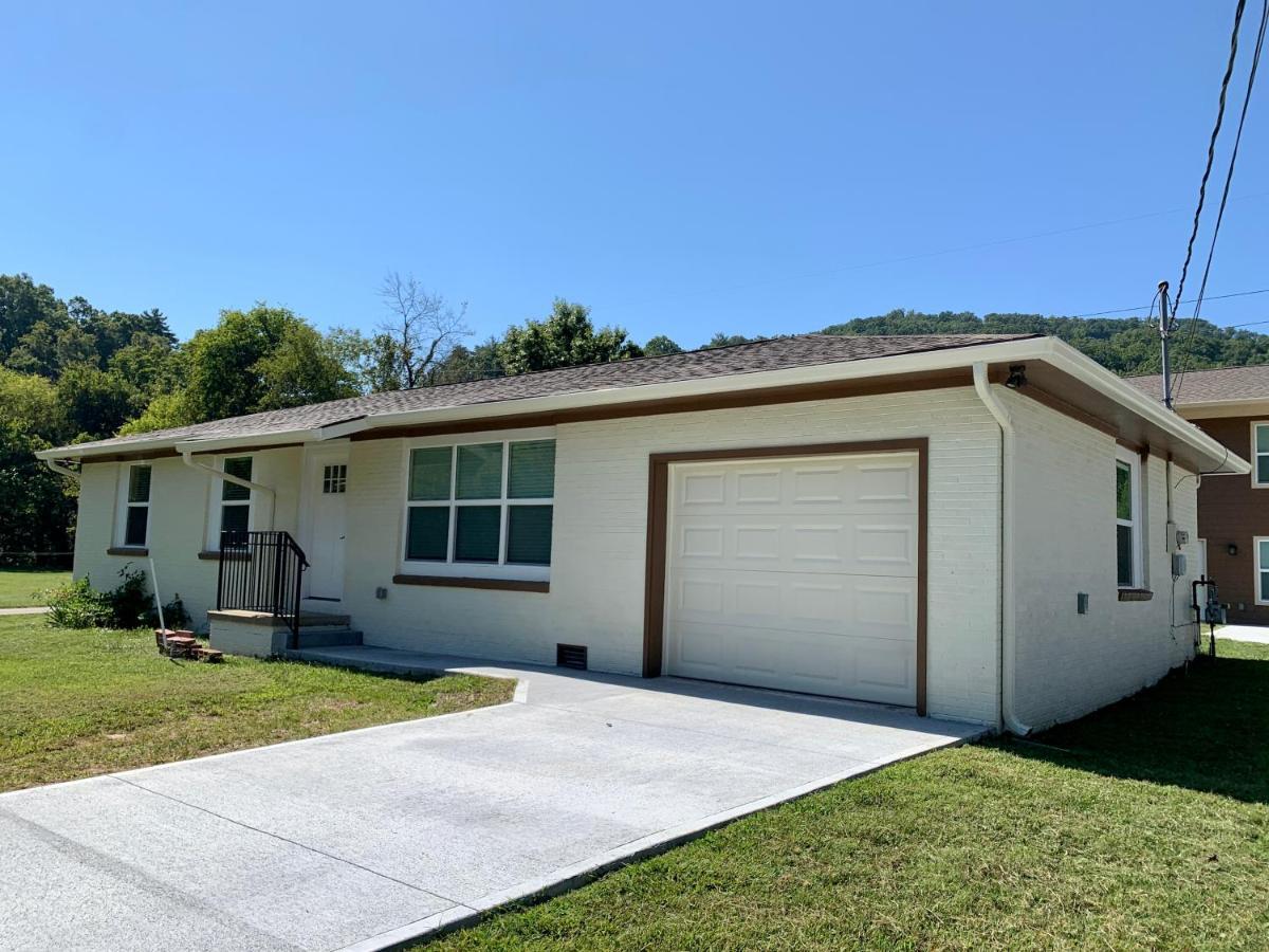 The Brick House: Brand New! 3 Bedroom Home With Private Driveway Pigeon Forge Dış mekan fotoğraf