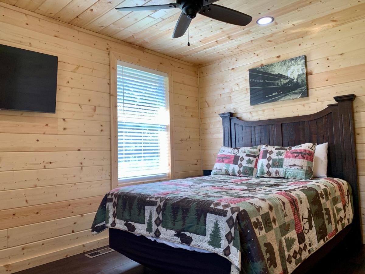 The Brick House: Brand New! 3 Bedroom Home With Private Driveway Pigeon Forge Dış mekan fotoğraf